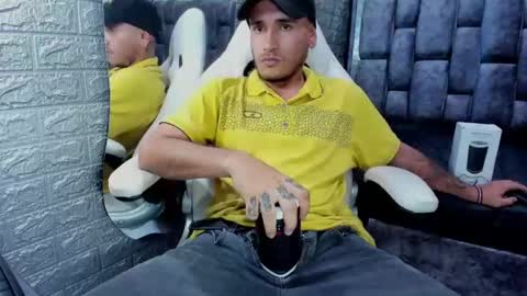 Snapshot of axell_cross2 chatting on 02-25-25, 02:47 Axell Cross2 online show from 02-25-25, 02:47