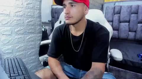 Snapshot of axell_cross2 chatting on 02-26-25, 02:26 Axell Cross2 online show from 02-26-25, 02:26