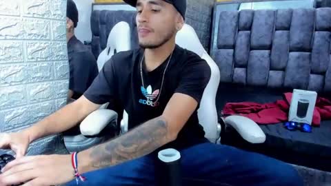 Snapshot of axell_cross2 chatting on 02-27-25, 01:05 Axell Cross2 online show from 02-27-25, 01:05