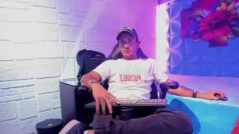 Snapshot of axell_cross2 chatting on 10-03-25, 02:08 Axell Cross2 online show from 10-03-25, 02:08