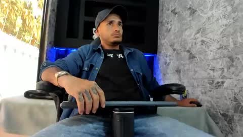 Snapshot of axell_cross2 chatting on 10-25-25, 04:57 Axell Cross2 online show from 10-25-25, 04:57