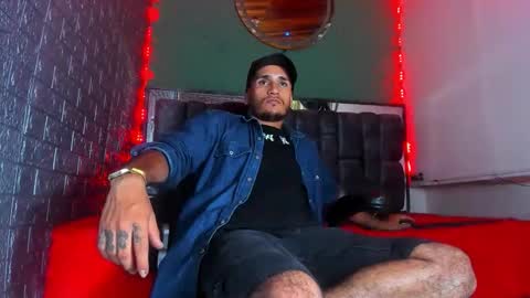 Snapshot of axell_cross2 chatting on 10-29-25, 01:19 Axell Cross2 online show from 10-29-25, 01:19