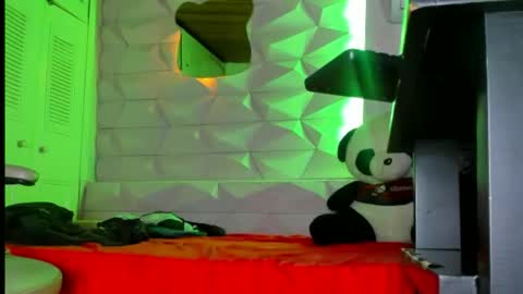 Snapshot of axell_cross2 chatting on 11-09-25, 09:29 Axell Cross2 online show from 11-09-25, 09:29