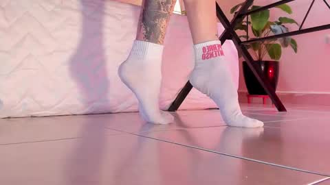 Snapshot of axellcollins chatting on 09-15-25, 01:11 im your little femboy  ALEX   online show from 09-15-25, 01:11