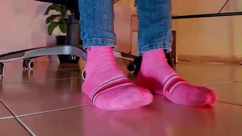 Snapshot of axellcollins chatting on 09-18-25, 05:31 im your little femboy  ALEX   online show from 09-18-25, 05:31