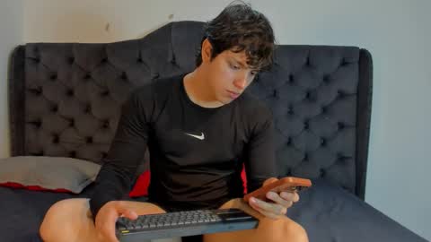 Axel Raven online show from 12-15-25, 07:51