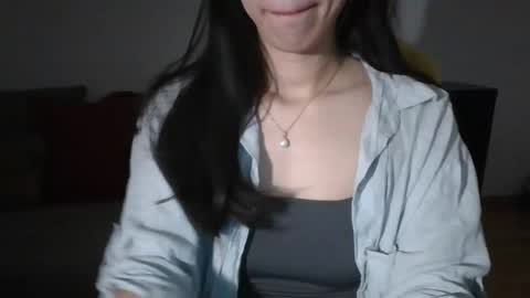 Snapshot of axuepetitt chatting on 12-04-25, 09:23 axue online show from 12-04-25, 09:23