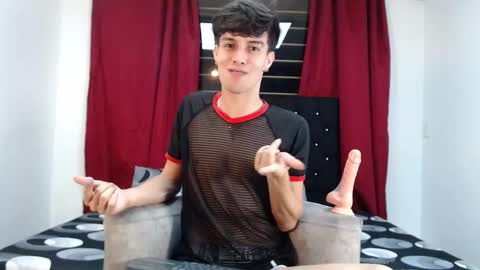 Snapshot of axxxel_twink chatting on 02-06-26, 01:32 Axxxel online show from 02-06-26, 01:32