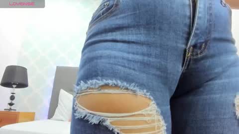 Alyda Jaramillo online show from 09-30-25, 07:08