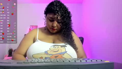 Snapshot of ayliinn_ chatting on 10-17-25, 02:37 Ayliinn online show from 10-17-25, 02:37