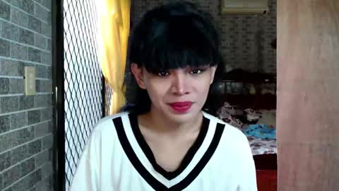 Snapshot of aymkyline chatting on 10-12-25, 01:37 aymkyline online show from 10-12-25, 01:37