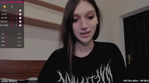 Snapshot of ayn3q chatting on 12-14-24, 05:14 AYNEK fansly online show from 12-14-24, 05:14