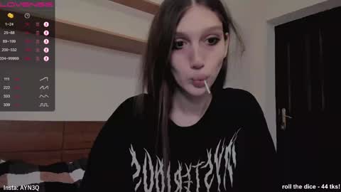 Snapshot of ayn3q chatting on 12-15-24, 01:43 AYNEK fansly online show from 12-15-24, 01:43