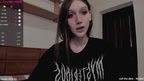 Snapshot of ayn3q chatting on 12-21-24, 01:26 AYNEK fansly online show from 12-21-24, 01:26