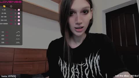 Snapshot of ayn3q chatting on 12-21-24, 04:30 AYNEK fansly online show from 12-21-24, 04:30