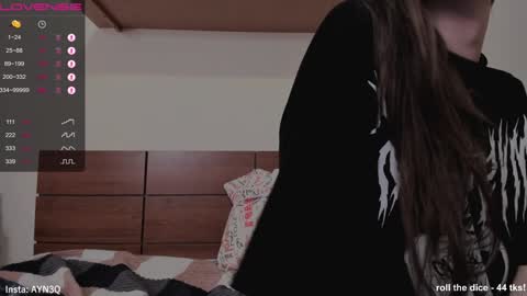 Snapshot of ayn3q chatting on 12-23-24, 02:02 AYNEK fansly online show from 12-23-24, 02:02