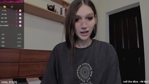 Snapshot of ayn3q chatting on 01-06-25, 05:19 AYNEK fansly online show from 01-06-25, 05:19