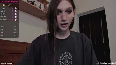 Snapshot of ayn3q chatting on 01-06-25, 11:40 AYNEK fansly online show from 01-06-25, 11:40