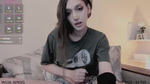 Snapshot of ayn3q chatting on 09-14-25, 12:32 AYNEK fansly online show from 09-14-25, 12:32