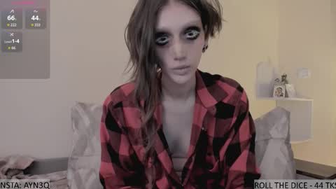 Snapshot of ayn3q chatting on 09-28-25, 04:56 AYNEK fansly online show from 09-28-25, 04:56