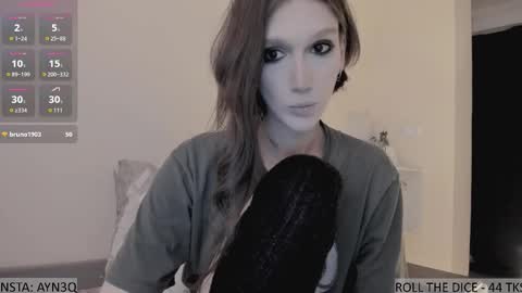 Snapshot of ayn3q chatting on 10-27-25, 01:20 AYNEK fansly online show from 10-27-25, 01:20