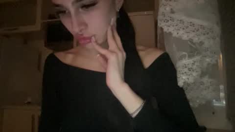 Snapshot of ayshekisskitty chatting on 11-23-25, 09:25 ViktoranMary online show from 11-23-25, 09:25