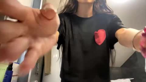 Snapshot of ayshekisskitty chatting on 11-30-25, 11:47 ViktoranMary online show from 11-30-25, 11:47