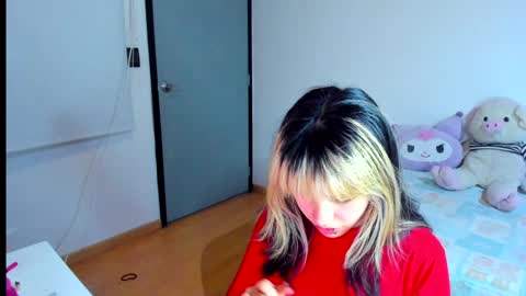 Snapshot of azu_moure chatting on 12-04-24, 04:10 Azu Moure online show from 12-04-24, 04:10