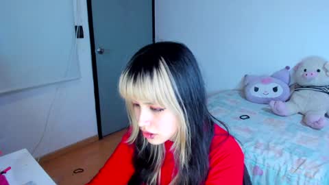 Snapshot of azu_moure chatting on 12-04-24, 07:17 Azu Moure online show from 12-04-24, 07:17