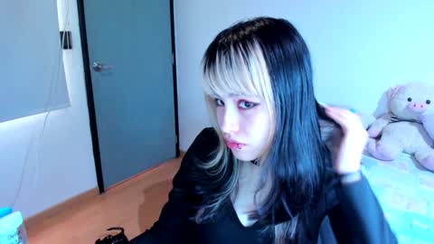 Snapshot of azu_moure chatting on 12-07-24, 08:38 Azu Moure online show from 12-07-24, 08:38