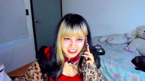 Snapshot of azu_moure chatting on 12-29-24, 09:52 Azu Moure online show from 12-29-24, 09:52