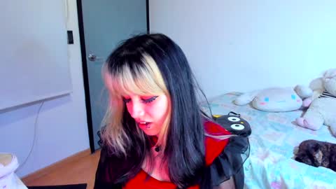 Snapshot of azu_moure chatting on 12-30-24, 12:54 Azu Moure online show from 12-30-24, 12:54