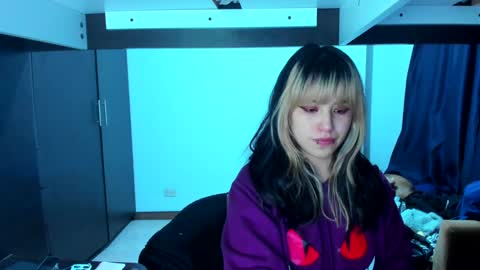 Snapshot of azu_moure chatting on 01-10-25, 06:31 Azu Moure online show from 01-10-25, 06:31