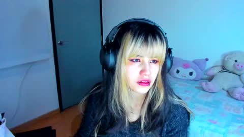 Snapshot of azu_moure chatting on 01-13-25, 05:44 Azu Moure online show from 01-13-25, 05:44