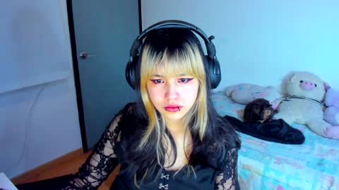 Snapshot of azu_moure chatting on 01-14-25, 08:52 Azu Moure online show from 01-14-25, 08:52