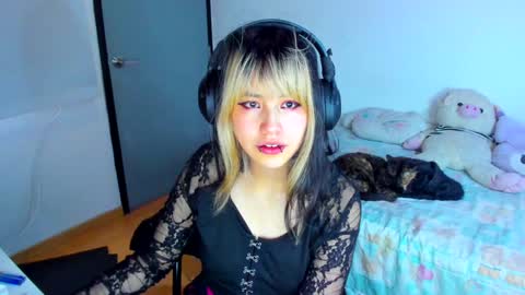 Snapshot of azu_moure chatting on 01-14-25, 11:53 Azu Moure online show from 01-14-25, 11:53