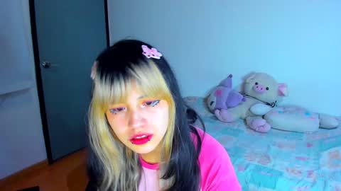 Snapshot of azu_moure chatting on 01-18-25, 02:25 Azu Moure online show from 01-18-25, 02:25