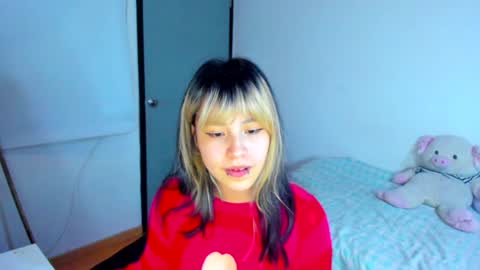 Snapshot of azu_moure chatting on 01-23-25, 05:45 Azu Moure online show from 01-23-25, 05:45