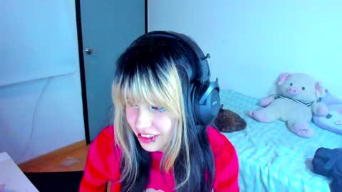 Snapshot of azu_moure chatting on 01-23-25, 08:46 Azu Moure online show from 01-23-25, 08:46