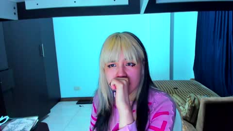 Snapshot of azu_moure chatting on 02-01-25, 11:16 Azu Moure online show from 02-01-25, 11:16