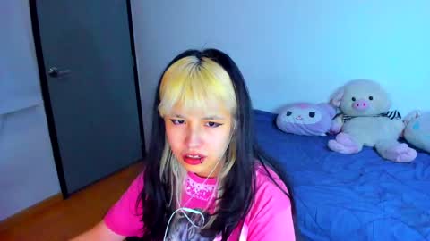 Snapshot of azu_moure chatting on 02-12-25, 07:13 Azu Moure online show from 02-12-25, 07:13