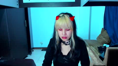 Snapshot of azu_moure chatting on 02-15-25, 08:22 Azu Moure online show from 02-15-25, 08:22