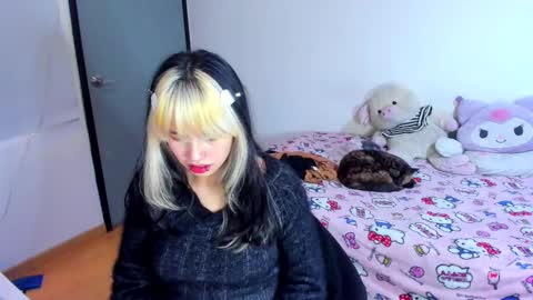 Snapshot of azu_moure chatting on 03-11-25, 11:33 Azu Moure online show from 03-11-25, 11:33