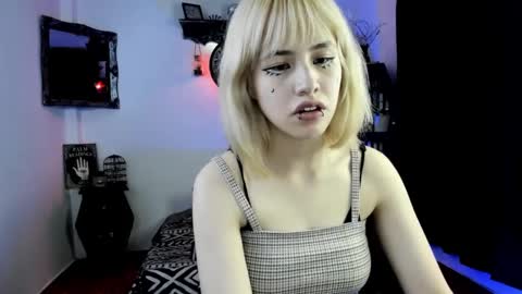 Snapshot of azu_moure chatting on 10-10-25, 11:15 Azu Moure online show from 10-10-25, 11:15