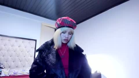 Snapshot of azu_moure chatting on 10-18-25, 02:47 Azu Moure online show from 10-18-25, 02:47