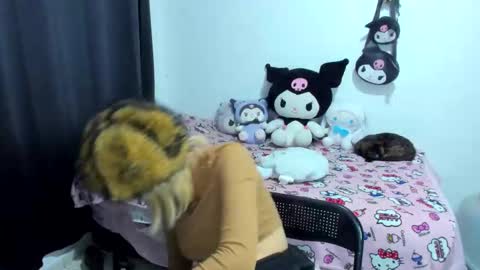 Snapshot of azu_moure chatting on 11-05-25, 12:54 Azu Moure online show from 11-05-25, 12:54