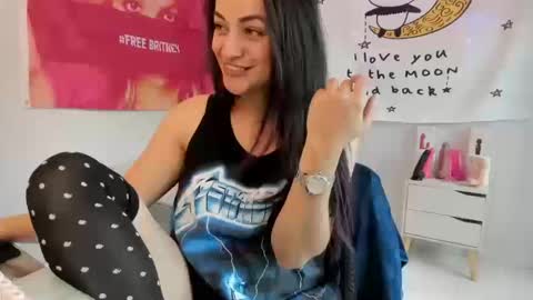 Azucena R online show from 10-15-25, 02:50