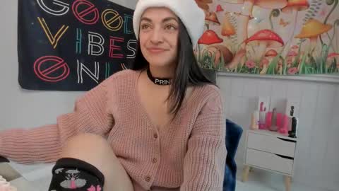 Azucena R online show from 12-22-25, 04:37