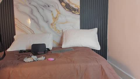 Snapshot of azul_honey chatting on 11-22-25, 10:25 HONEY AZUL online show from 11-22-25, 10:25