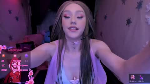 Snapshot of azul_prim chatting on 03-08-25, 01:39 online show from 03-08-25, 01:39